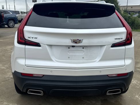 Used 2023 Cadillac XT4 Luxury w/ Cold Weather Package FWD image 12