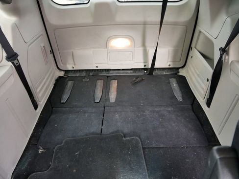 Used 2013 Chrysler Town & Country Touring image 19