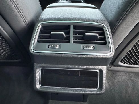 Used 2022 Audi e-tron Premium Plus w/ Premium Plus Package image 28