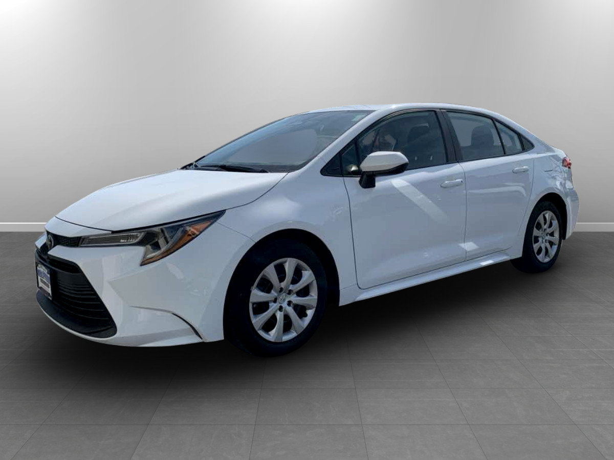 Used 2025 Toyota Corolla LE FWD image 3