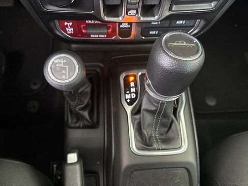 Used 2026 Jeep Gladiator Mojave AWD/4WD image 24