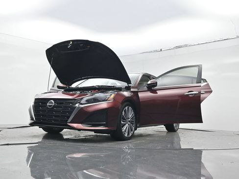 Used 2024 Nissan Altima 2.5 SL FWD image 30