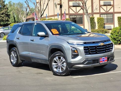 Used 2025 Chevrolet Equinox LT FWD image 2