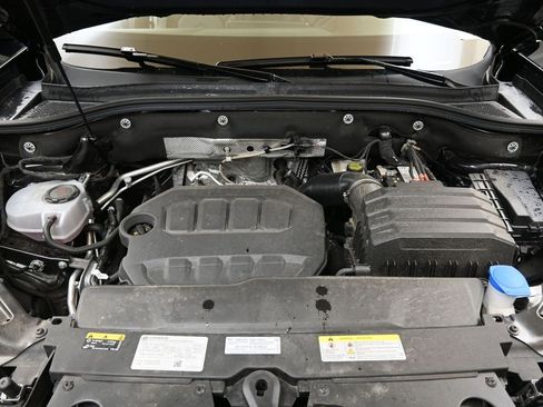 Used 2025 Volkswagen Atlas Cross Sport SE image 9