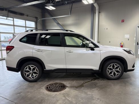 Certified 2023 Subaru Forester Premium AWD/4WD image 8