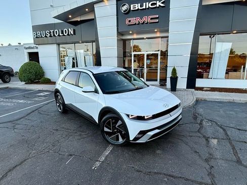 Used 2025 Hyundai Ioniq 5 SE image 3