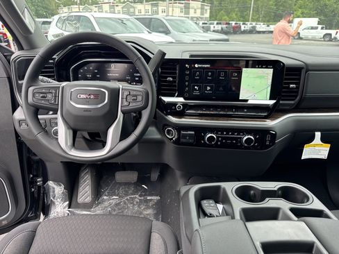 New 2025 GMC Sierra 1500 SLE w/ Preferred Package image 17
