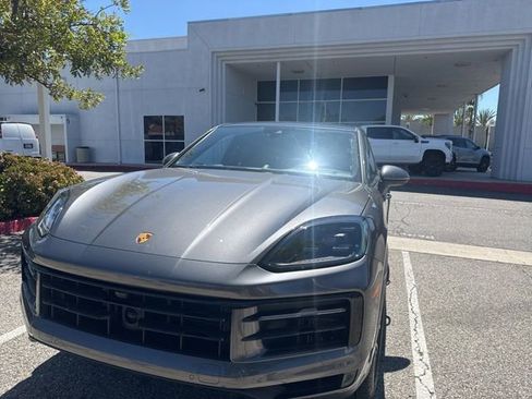 Used 2024 Porsche Cayenne Coupe image 3