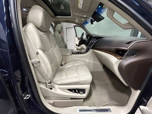 Used 2017 Cadillac Escalade Premium Luxury AWD/4WD image 43