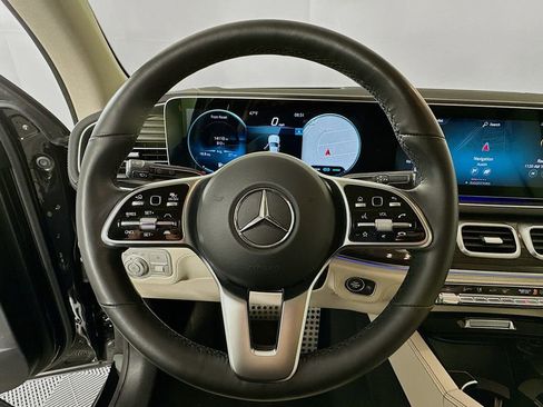 Used 2022 Mercedes-Benz GLS 450 4MATIC image 11