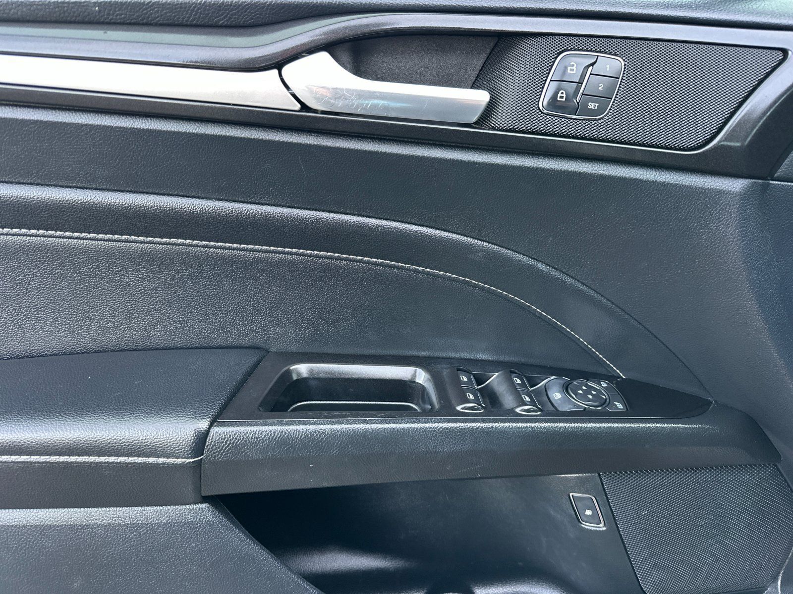 Used 2019 Ford Fusion Titanium FWD image 11