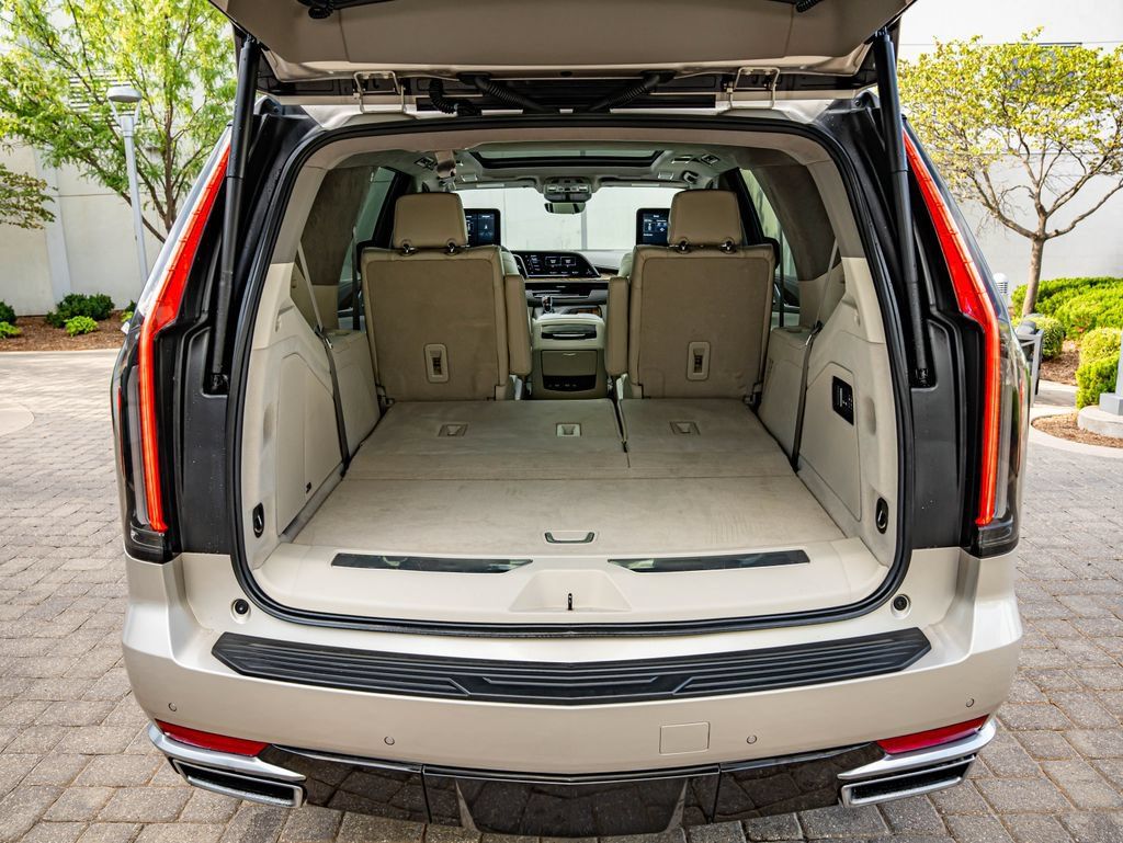 Used 2021 Cadillac Escalade Premium Luxury Platinum w/ Heavy-Duty Trailer Package AWD/4WD image 48
