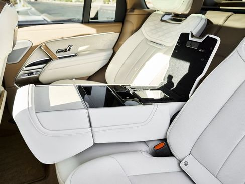 Used 2024 Land Rover Range Rover SV AWD/4WD image 49
