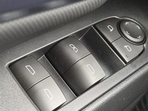 New 2026 Chevrolet Equinox EV LT image 17