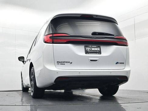 Used 2024 Chrysler Pacifica Limited FWD image 45