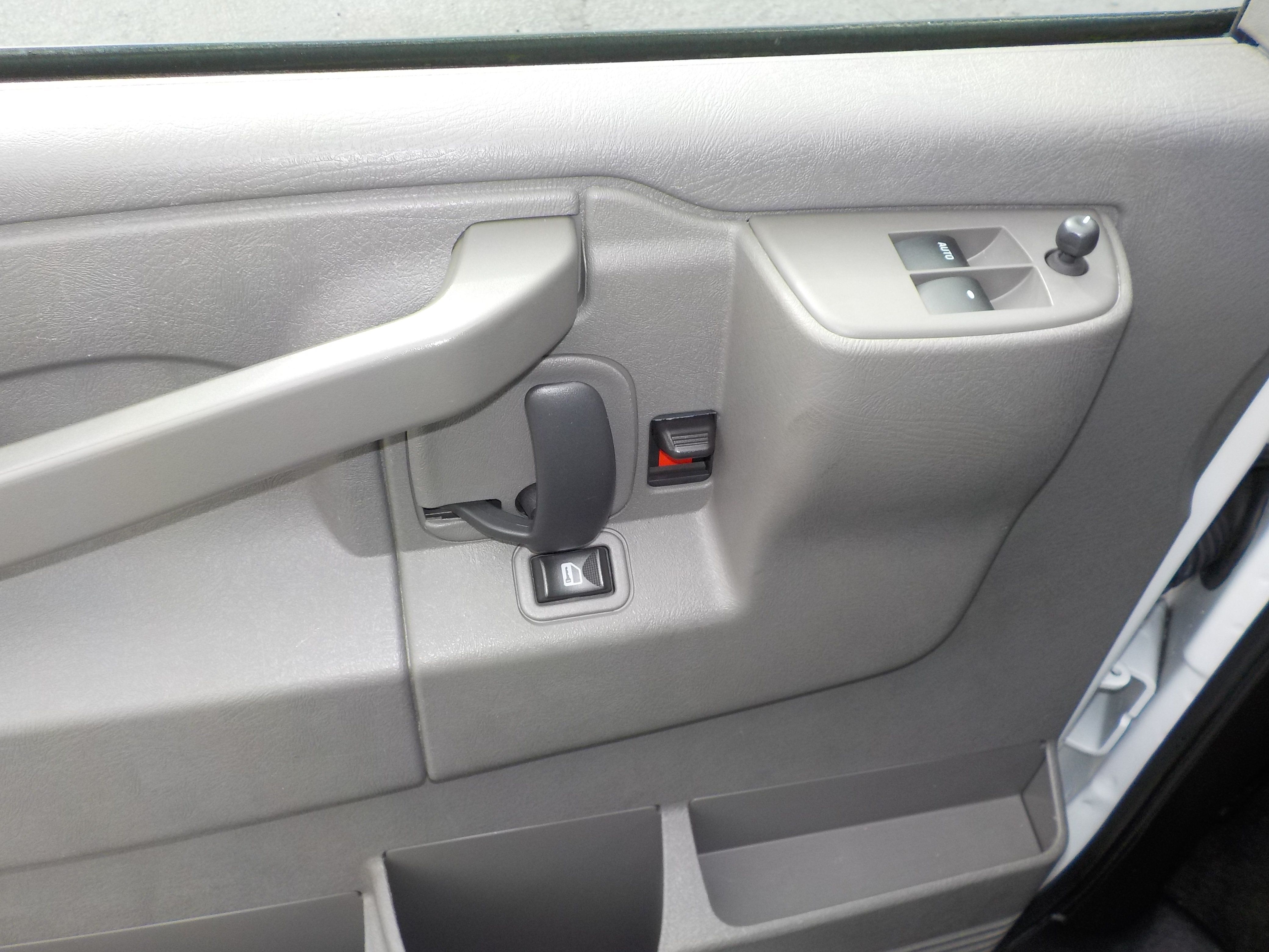 Used 2017 Chevrolet Express 3500 LT w/ LT Preferred Equipment Group RWD image 16