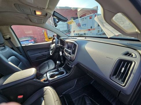 Used 2019 Chevrolet Colorado Z71 w/ Z71 Midnight Edition AWD/4WD image 32