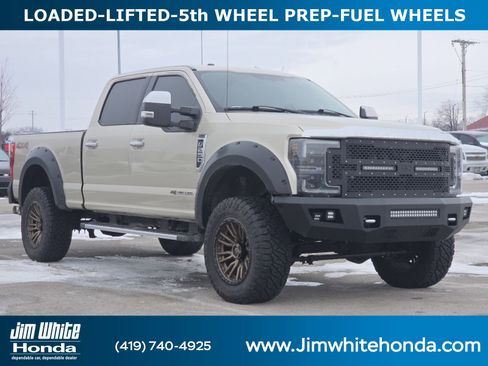 Used 2017 Ford F250 XLT w/ XLT Premium Package image 1