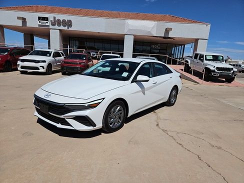 Used 2024 Hyundai Elantra SEL FWD image 1