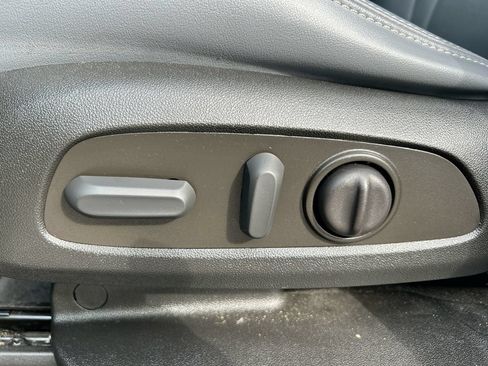 Used 2023 Buick Enclave Essence w/ Experience Buick Package FWD image 12