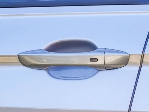 Used 2022 Volkswagen Tiguan SE R-Line image 15