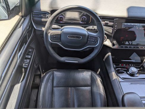Used 2022 Jeep Wagoneer Series II AWD/4WD image 18