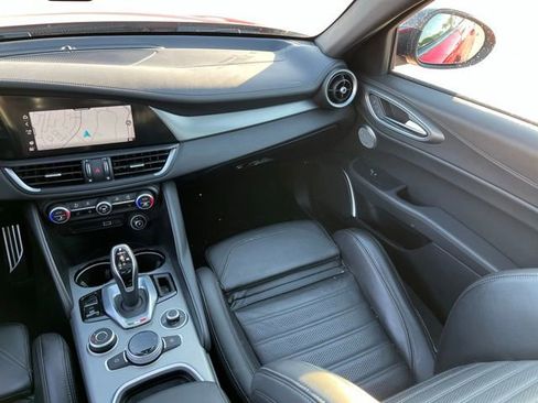 Used 2023 Alfa Romeo Giulia Veloce image 14