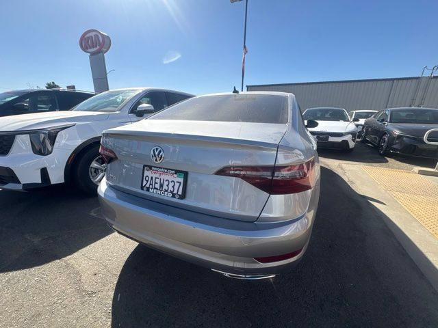 Used 2021 Volkswagen Jetta R-Line FWD image 4