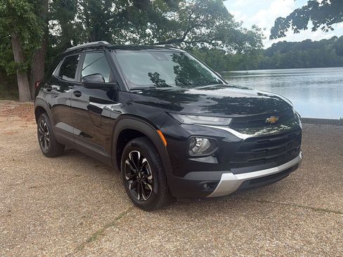 Used 2023 Chevrolet TrailBlazer LT w/ Convenience Package AWD/4WD image 1