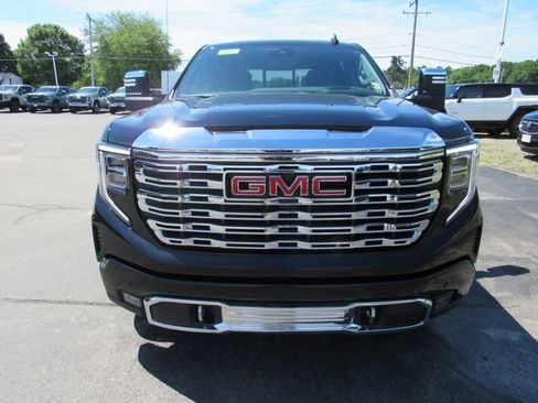 Certified 2026 GMC Sierra 1500 Denali w/ Denali Reserve Package AWD/4WD image 5
