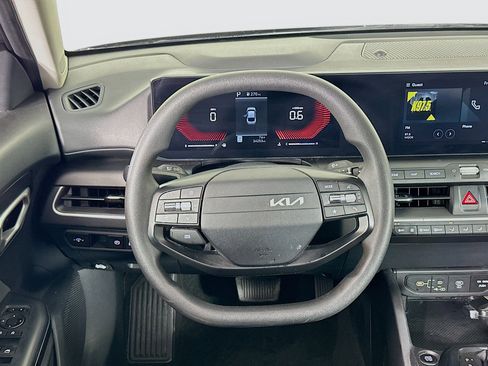 Used 2025 Kia K4 LXS image 18