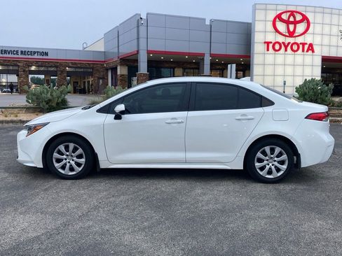 Used 2025 Toyota Corolla LE FWD image 8