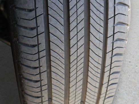 Certified 2025 Toyota Prius XLE image 25