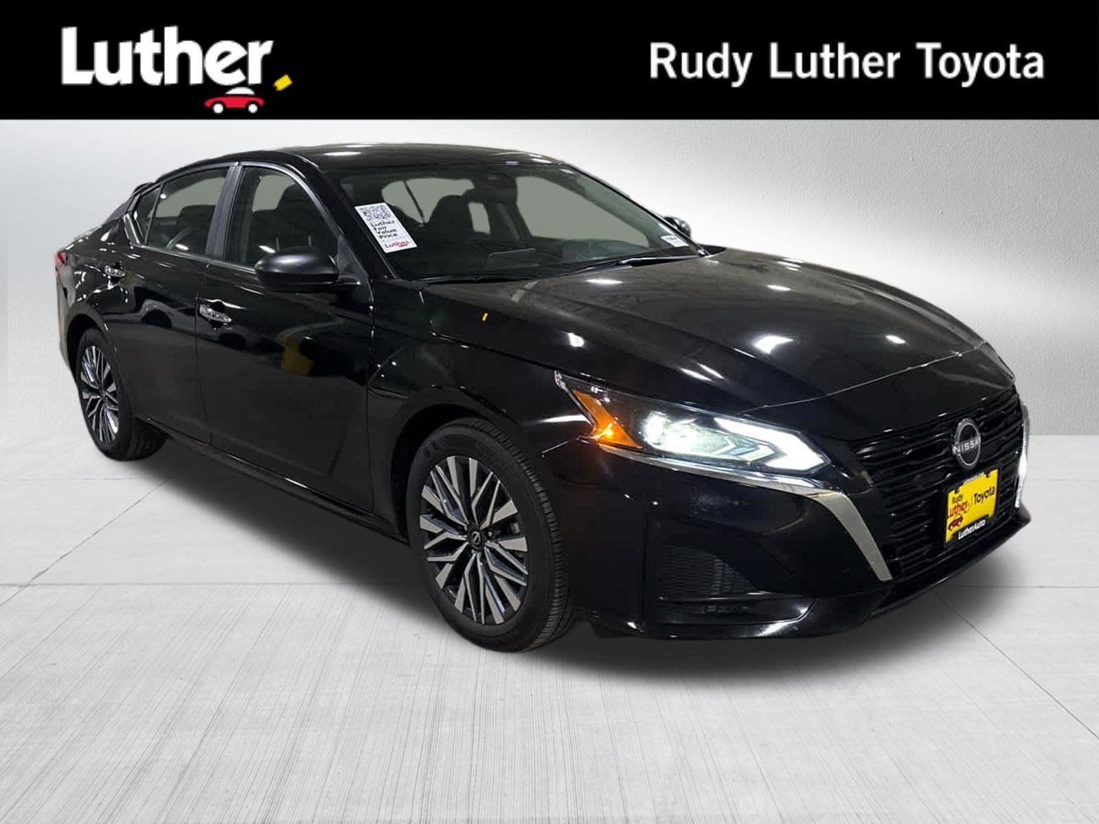 Used 2025 Nissan Altima 2.5 SV FWD image 1