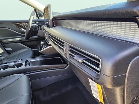 New 2026 Lincoln Corsair Premiere image 15