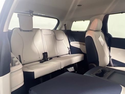 New 2026 Kia Carnival EX FWD image 29