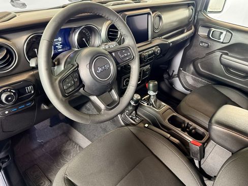 Used 2023 Jeep Wrangler Unlimited w/ 8.4" Radio Group image 9