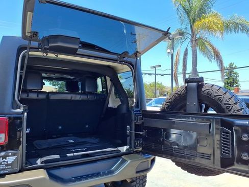 Used 2016 Jeep Wrangler Unlimited Sahara AWD/4WD image 9