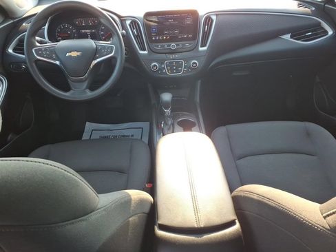 Used 2025 Chevrolet Malibu LT FWD image 16