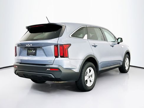 Used 2023 Kia Sorento LX image 9