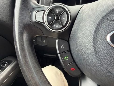 Used 2017 Kia Soul FWD image 31