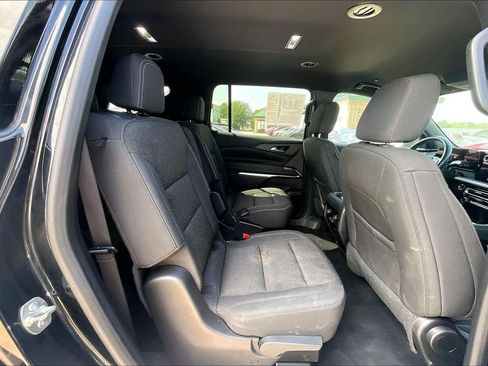 Used 2024 Chevrolet Traverse LT FWD image 24
