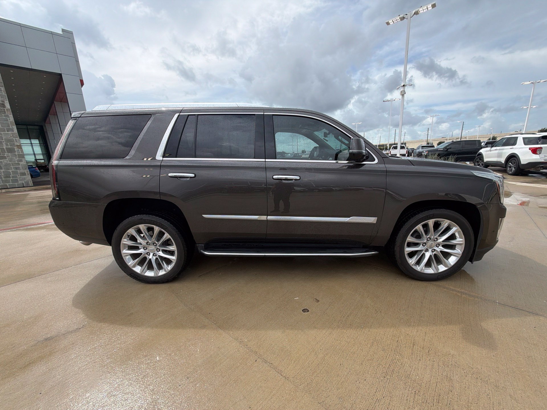 Used 2020 Cadillac Escalade Luxury AWD/4WD image 4