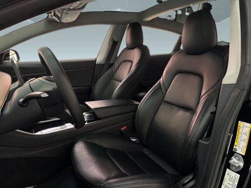 Used 2020 Tesla Model 3 Standard Range image 5