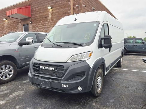 Used 2026 RAM ProMaster 2500 w/ Convenience Group FWD image 4