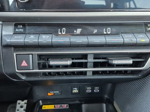 Used 2025 Toyota Camry SE FWD image 17