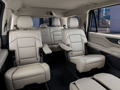 New 2027 Lincoln Navigator Premiere AWD/4WD image 12