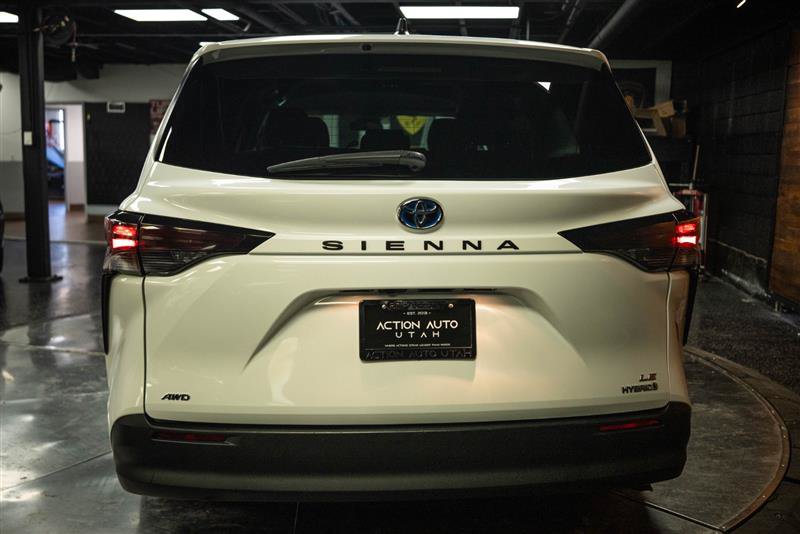 Used 2024 Toyota Sienna LE AWD/4WD image 6