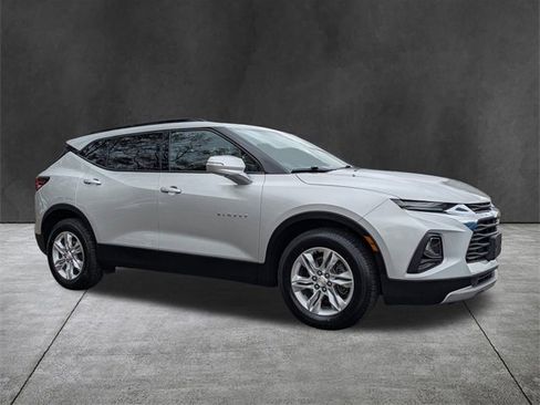 Used 2021 Chevrolet Blazer LT image 2