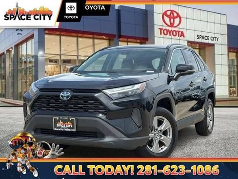 Certified 2022 Toyota RAV4 XLE AWD/4WD image 1